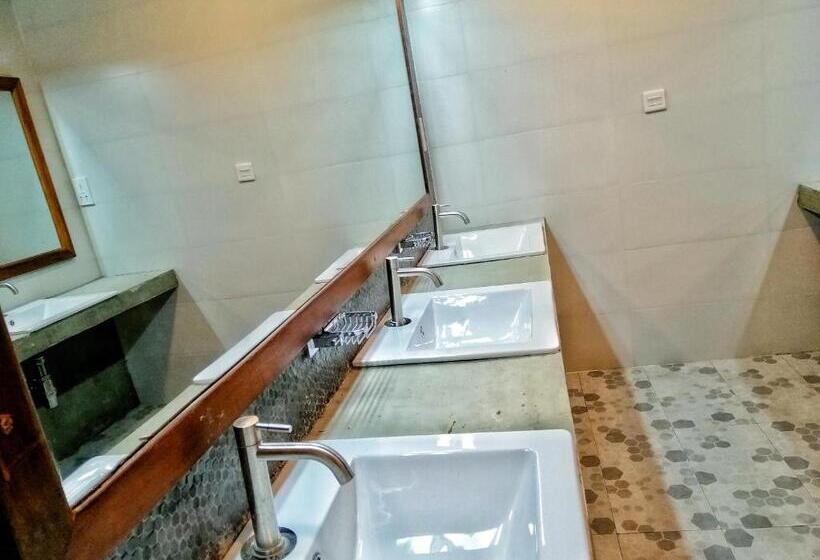 Hiriketiya Beach Hostels