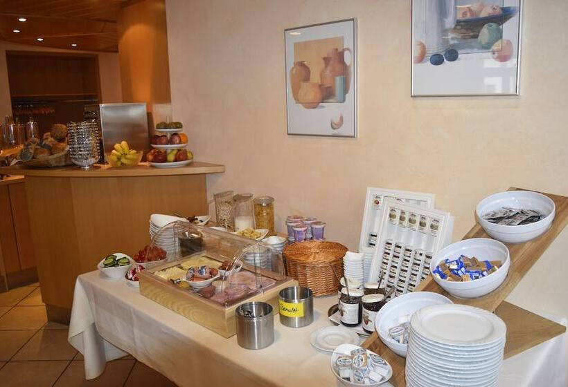 호텔 Gasthof Pension Zum Goldenen Hirschen