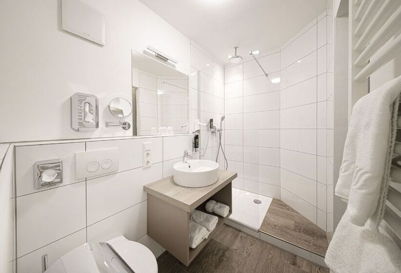 호텔 Gasthof Pension Zum Goldenen Hirschen