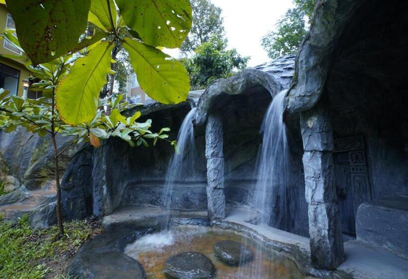 Hotel Kuruva Island Resort And Spa   By Kabini Breeze, Wayanad