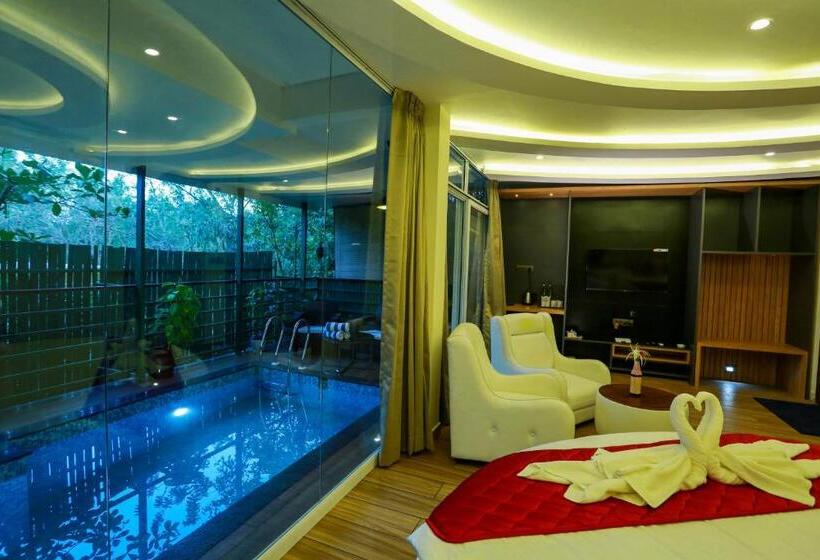 Hotel Kuruva Island Resort And Spa   By Kabini Breeze, Wayanad