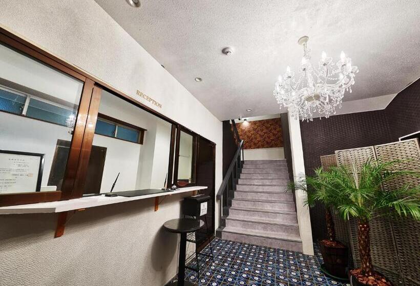 בית מלון כפרי Okinawa City