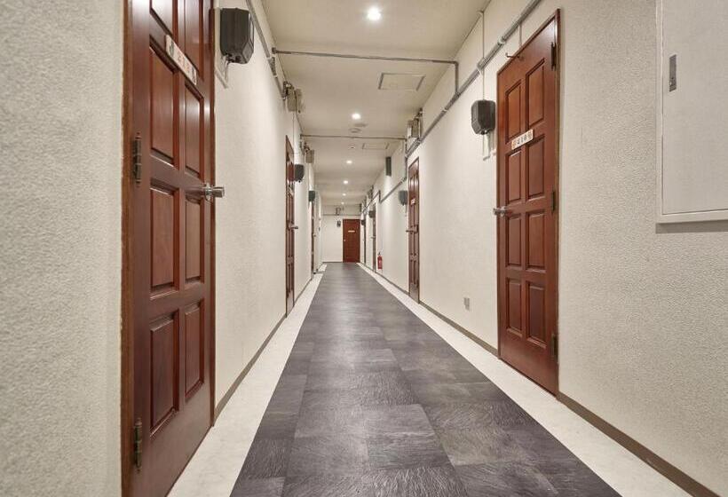 בית מלון כפרי Okinawa City