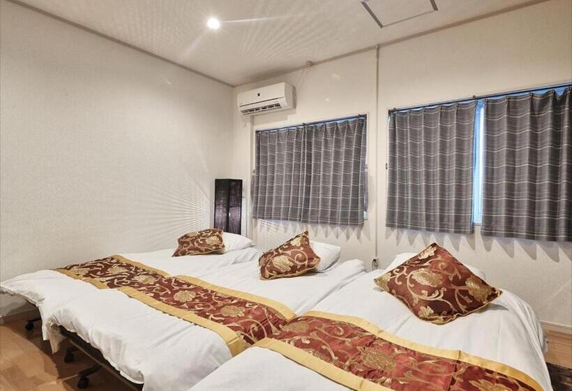 בית מלון כפרי Okinawa City