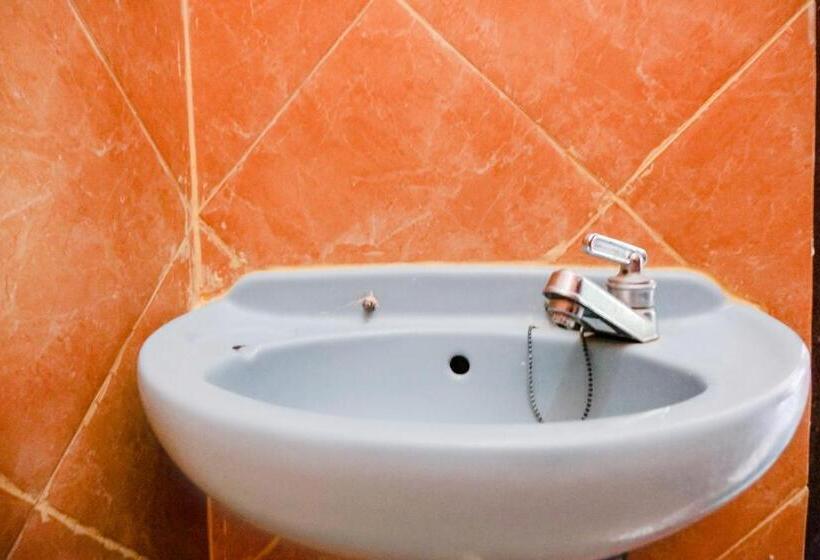 בית מלון כפרי Oyo 1984  Istana Family