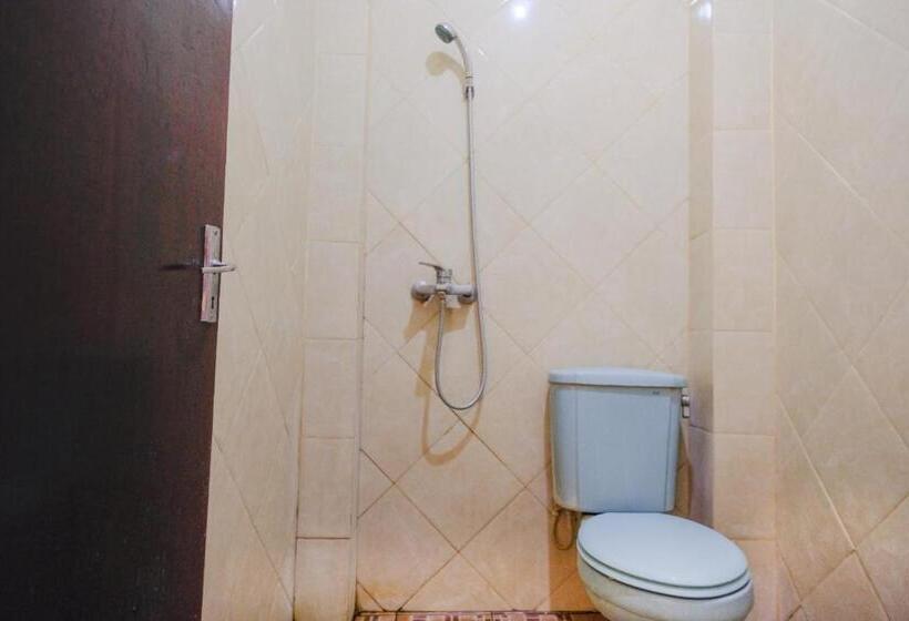 בית מלון כפרי Oyo 1984  Istana Family