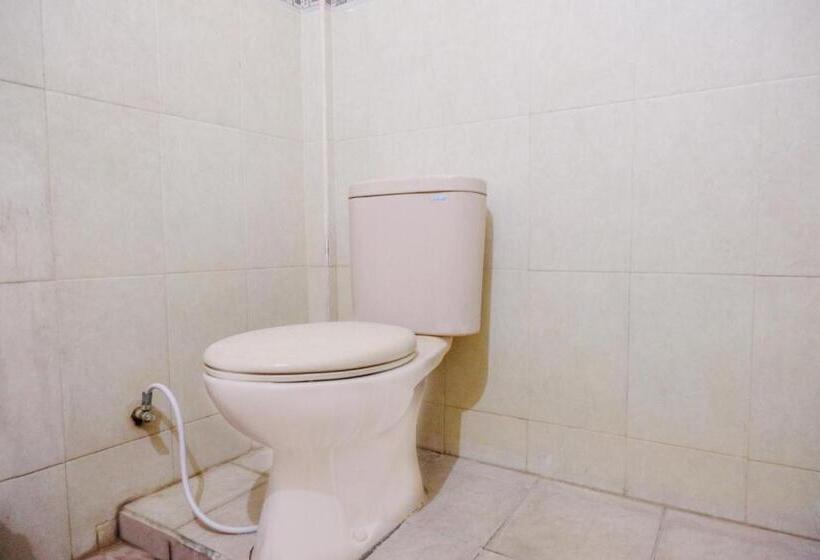 בית מלון כפרי Oyo 1984  Istana Family