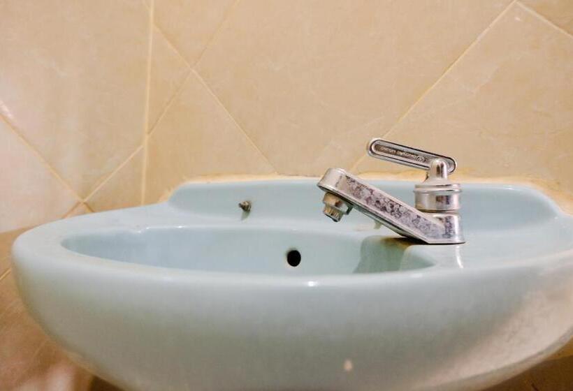 בית מלון כפרי Oyo 1984  Istana Family