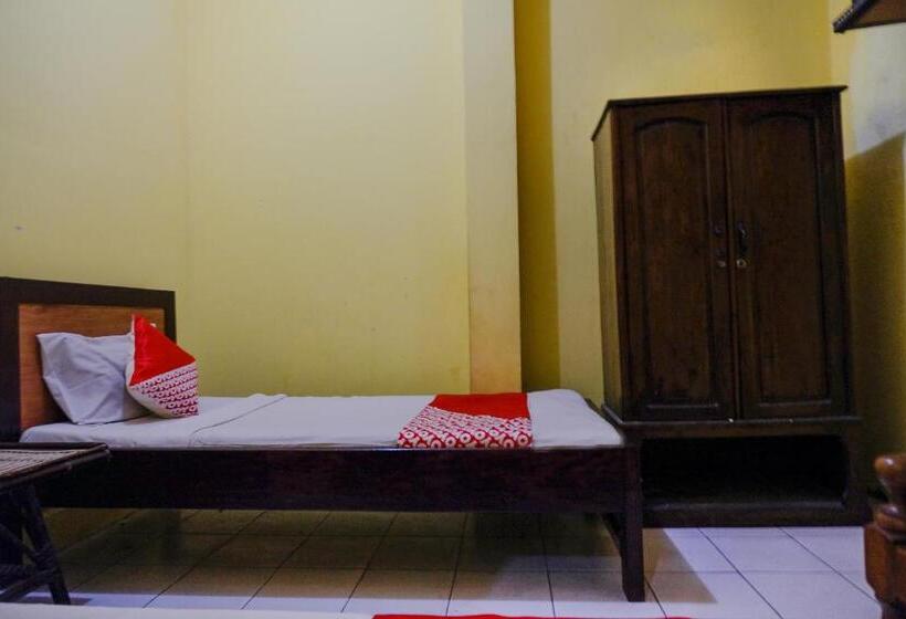 בית מלון כפרי Oyo 1984  Istana Family