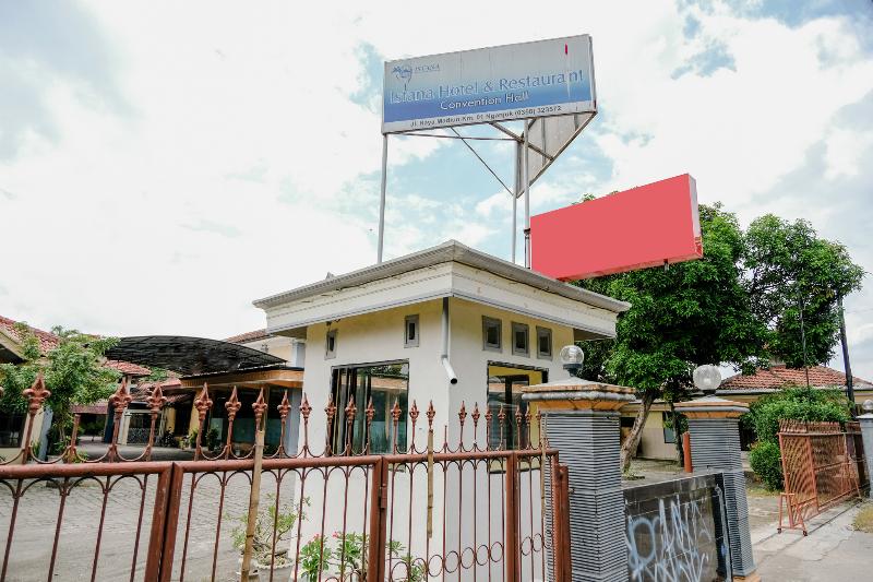 בית מלון כפרי Oyo 1984  Istana Family