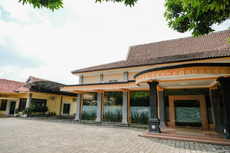 בית מלון כפרי Oyo 1984  Istana Family