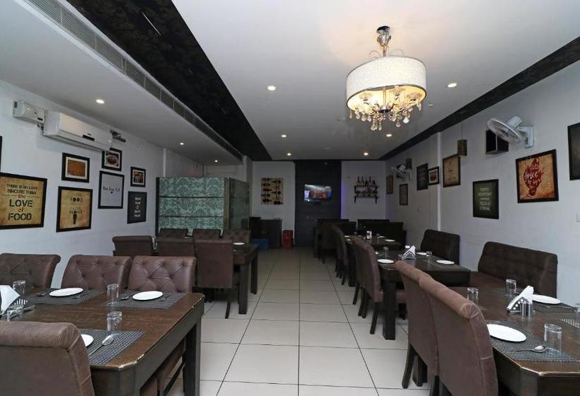 호텔 Oyo 22677  Mehfil