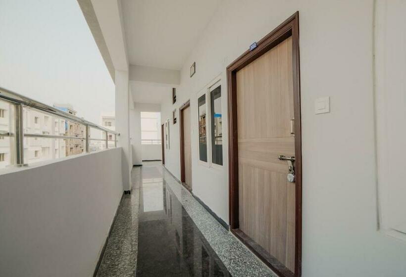 Отель Oyo 40122  Aria Inn