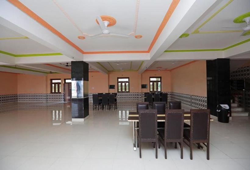 Отель Oyo 44134  Radhika Resort