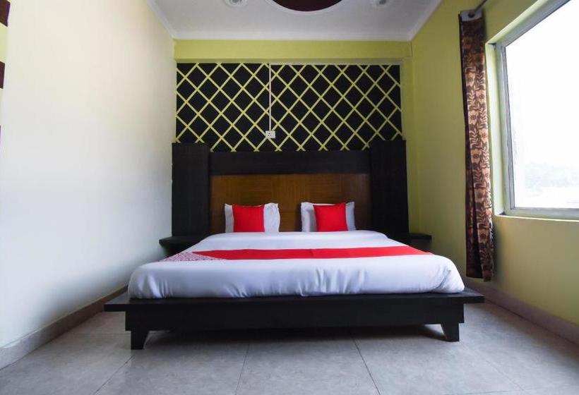 בית מלון כפרי Oyo 61663  Cocktail Plaza