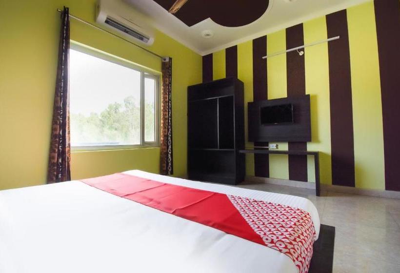 בית מלון כפרי Oyo 61663  Cocktail Plaza