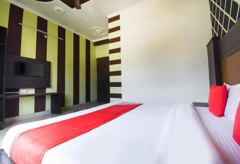 ホテル Oyo 61663  Cocktail Plaza