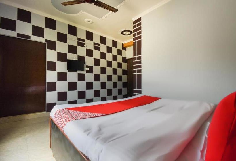 בית מלון כפרי Oyo 61663  Cocktail Plaza