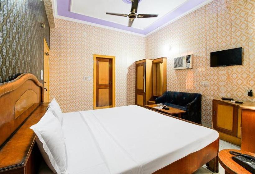 酒店 Spot On 37066 Aman Palace