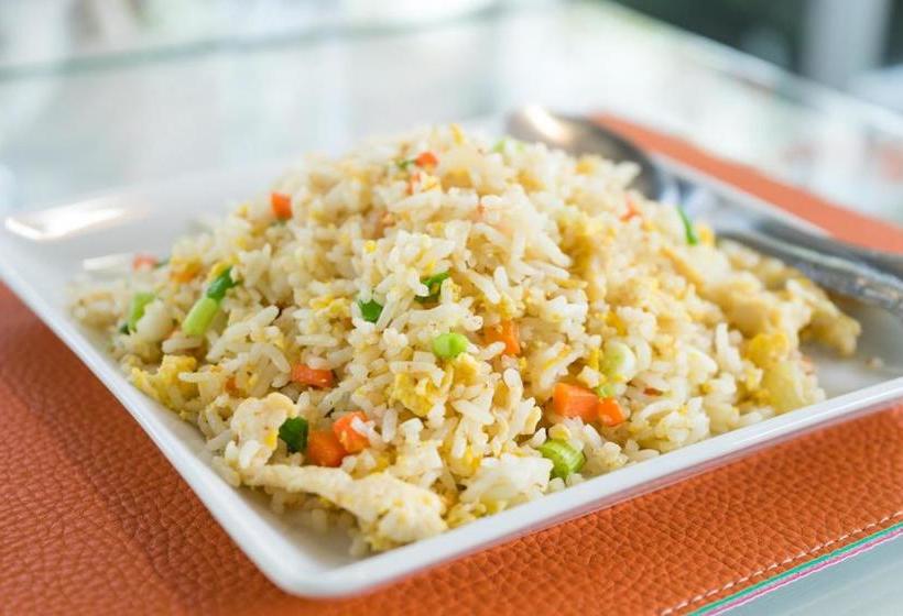 ホテル Spot On 62356 Golden Orchid