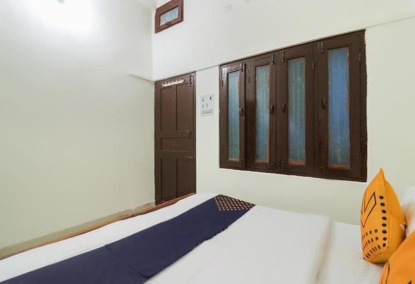 בית מלון כפרי Spot On 62999  Priyanka Tourist Lounge