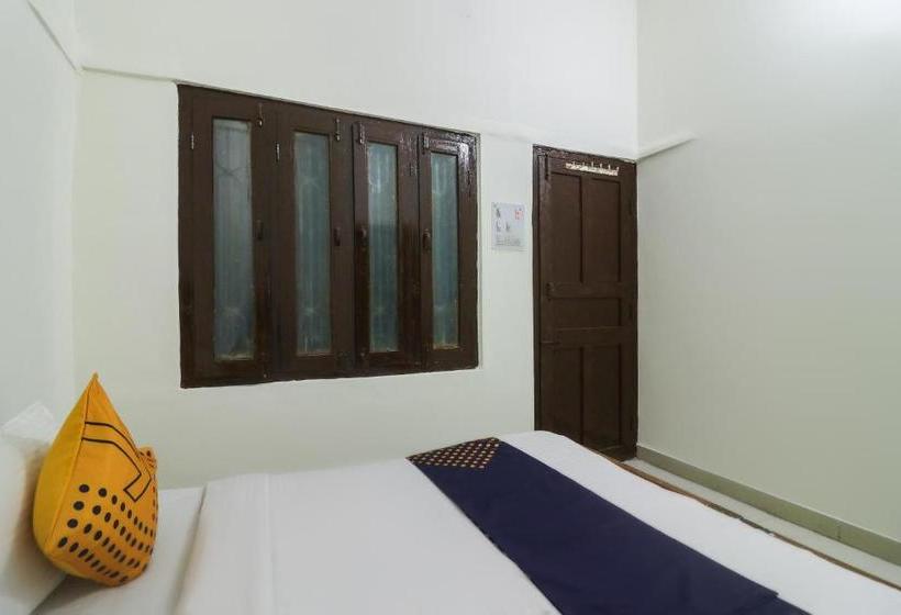 בית מלון כפרי Spot On 62999  Priyanka Tourist Lounge