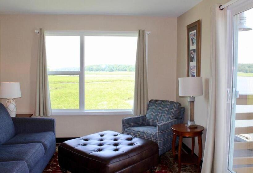 فندق Surry Seafood Company