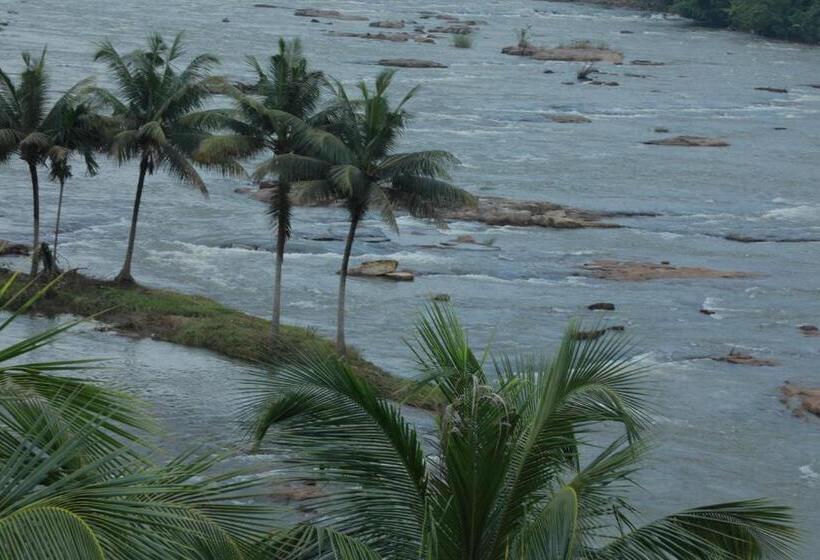 בית מלון כפרי The Anchorage Athirapilly Resort