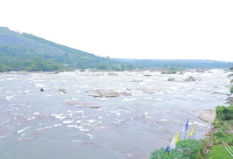 בית מלון כפרי The Anchorage Athirapilly Resort