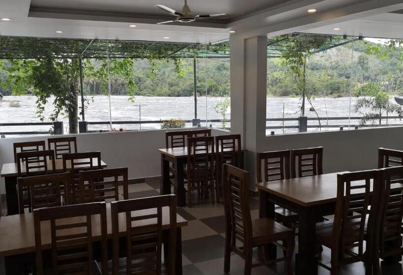 בית מלון כפרי The Anchorage Athirapilly Resort