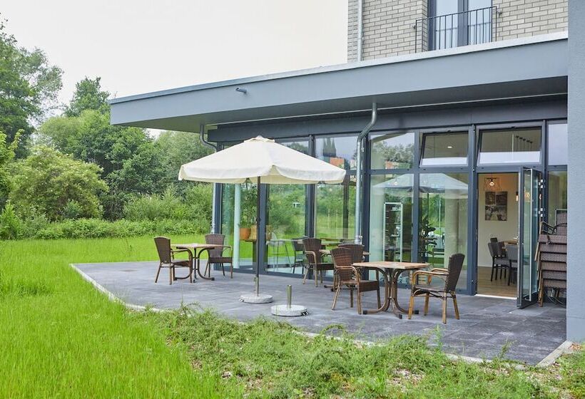 Отель Vr Serviced Apartments Obergeis