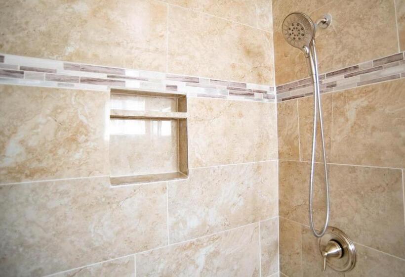 Mt Williamson Motel And Basecamp