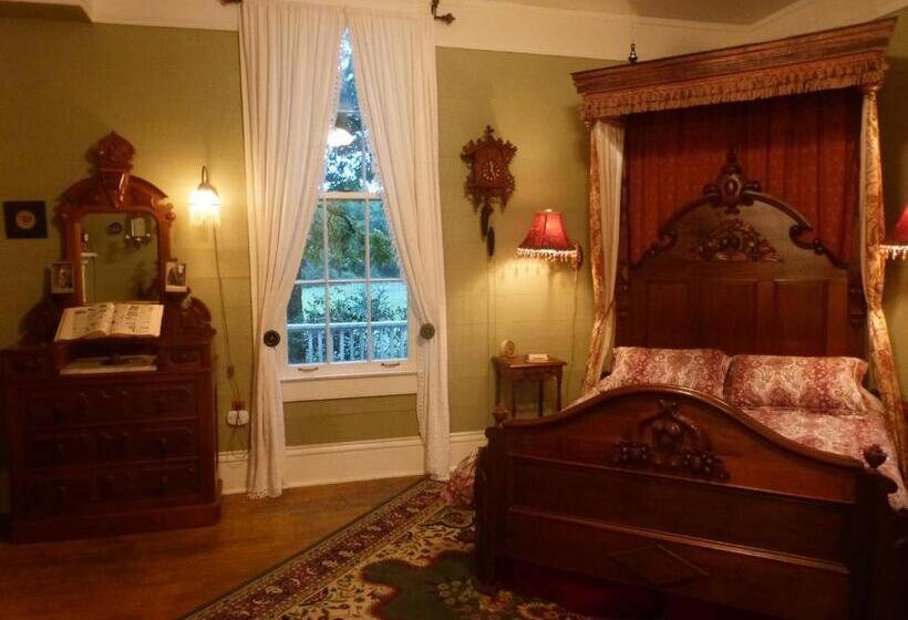 Mulberry Lavender Farm And B&b