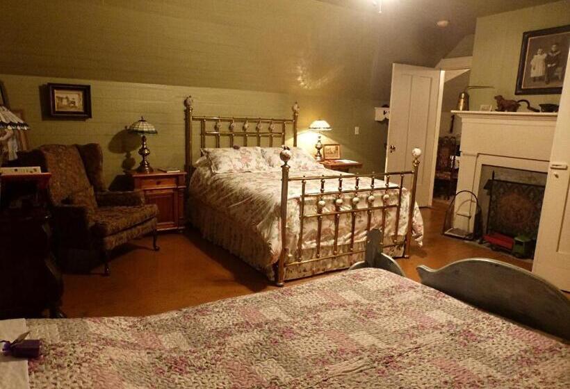 Mulberry Lavender Farm And B&b