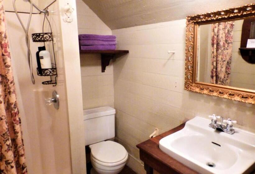 Mulberry Lavender Farm And B&b