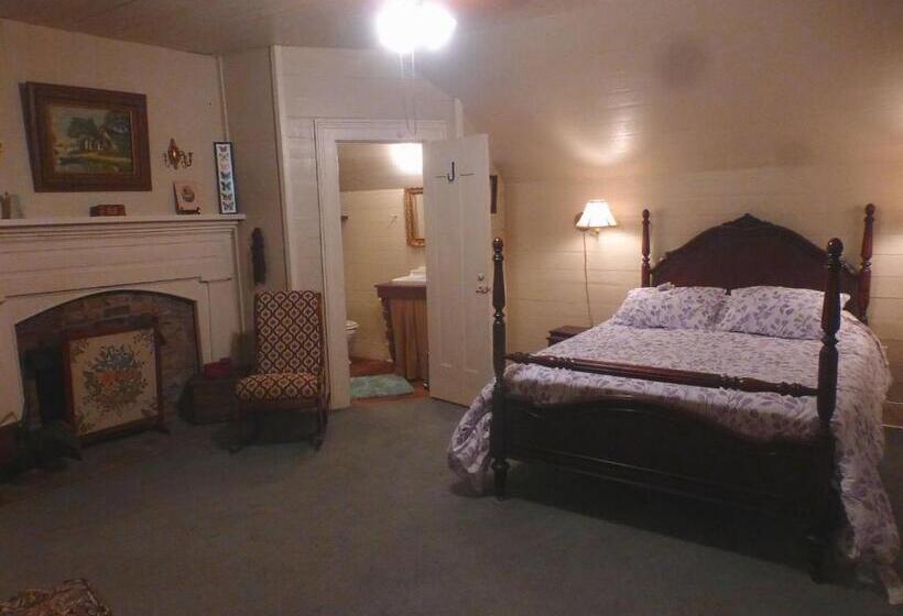 Mulberry Lavender Farm And B&b