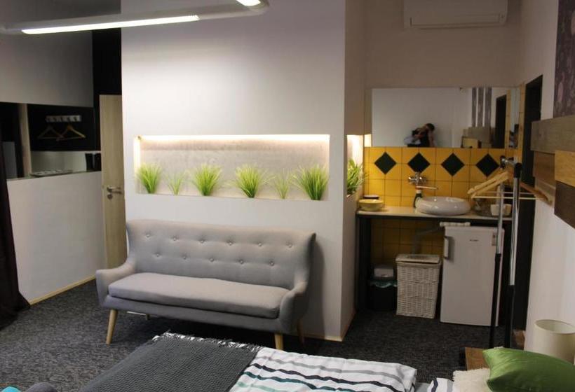 פנסיון Apartmány Caffe & Grill