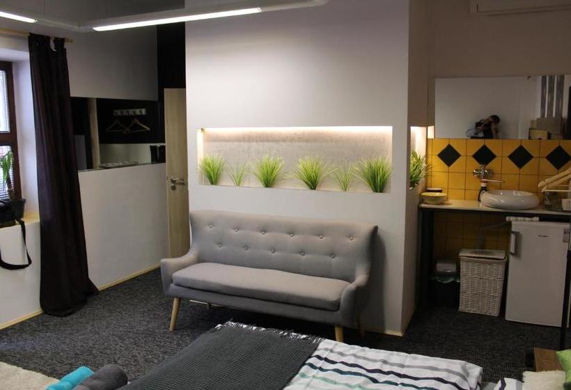 פנסיון Apartmány Caffe & Grill