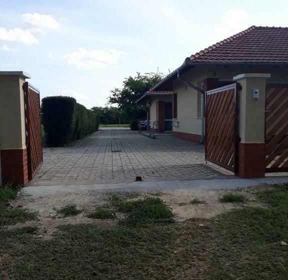 פנסיון Bella Vendégház Mórahalom