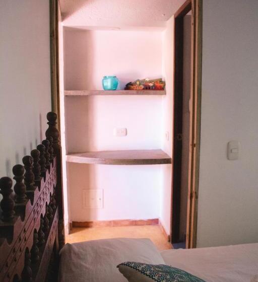 بنسيون Casa Caracola