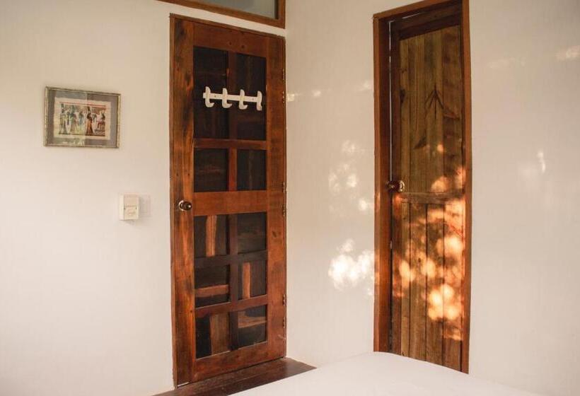 بنسيون Casa Caracola