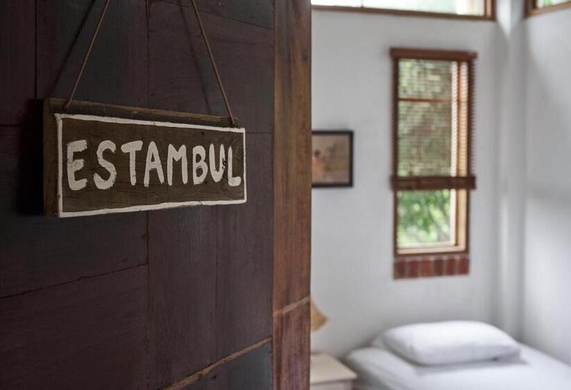 بنسيون Casa Caracola