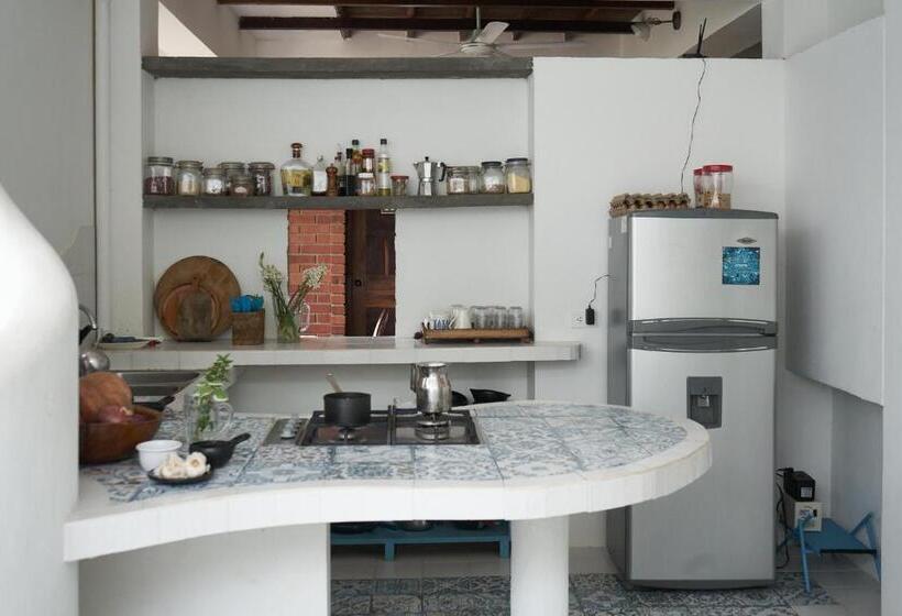 بنسيون Casa Caracola