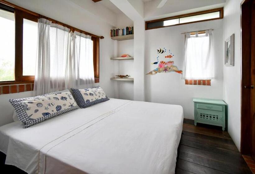 بنسيون Casa Caracola