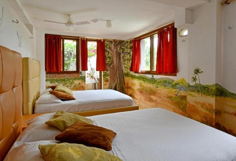 بنسيون Casa Caracola