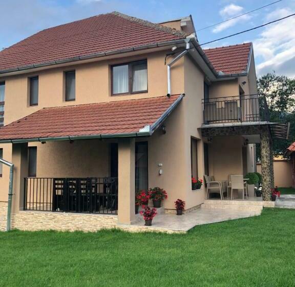 Пансион Casa Larisa