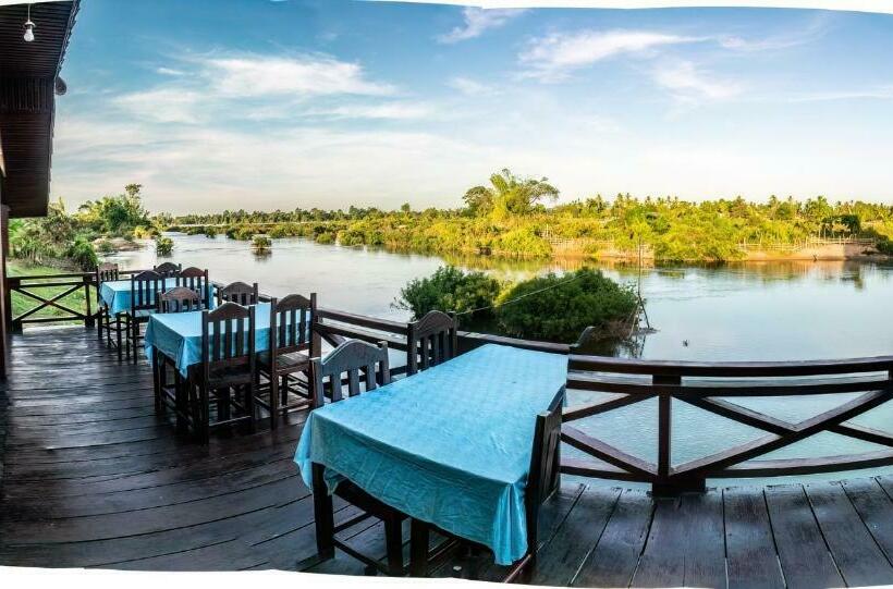 ペンション Chanhthida Guesthouse And The River Front Restaurant