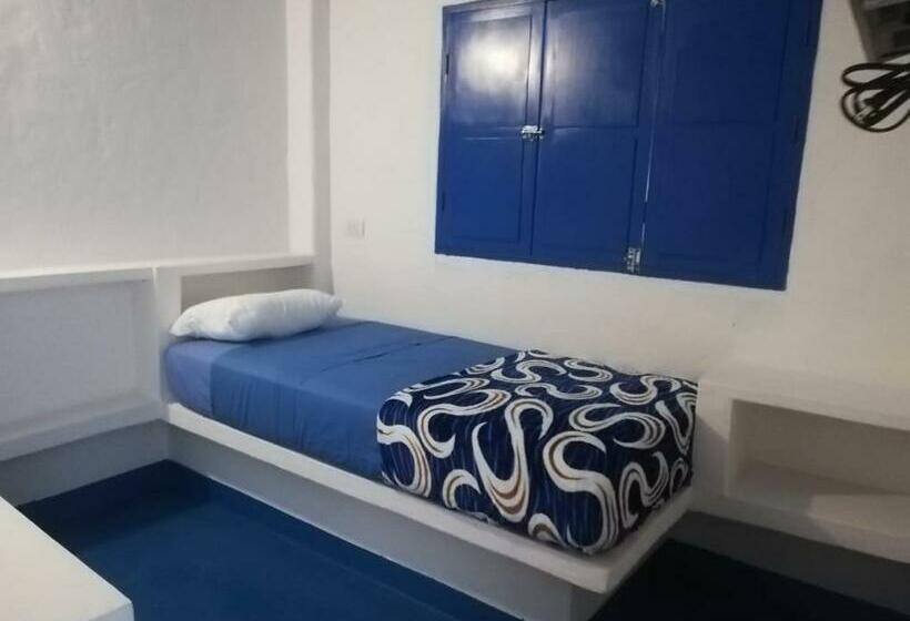 Пансион Hostal Coral Blue