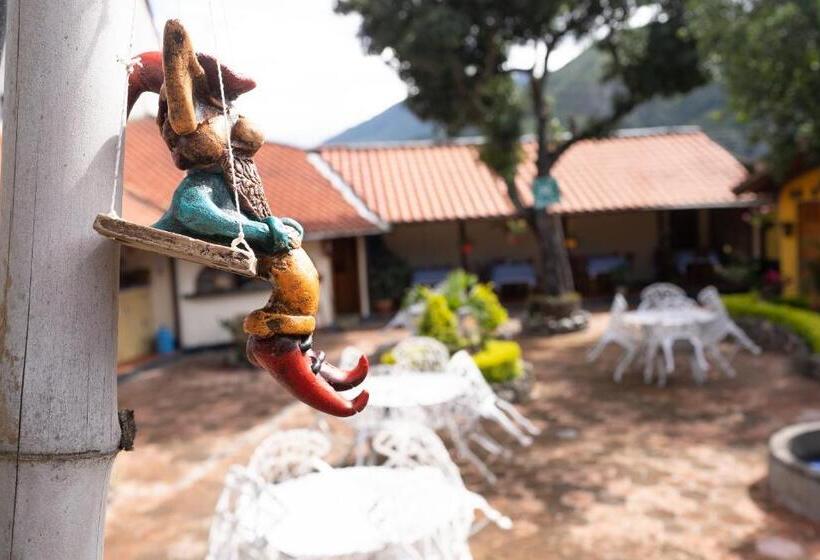 بنسيون Hostal Jardín Escondido