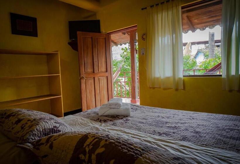 بنسيون Hostal Jardín Escondido